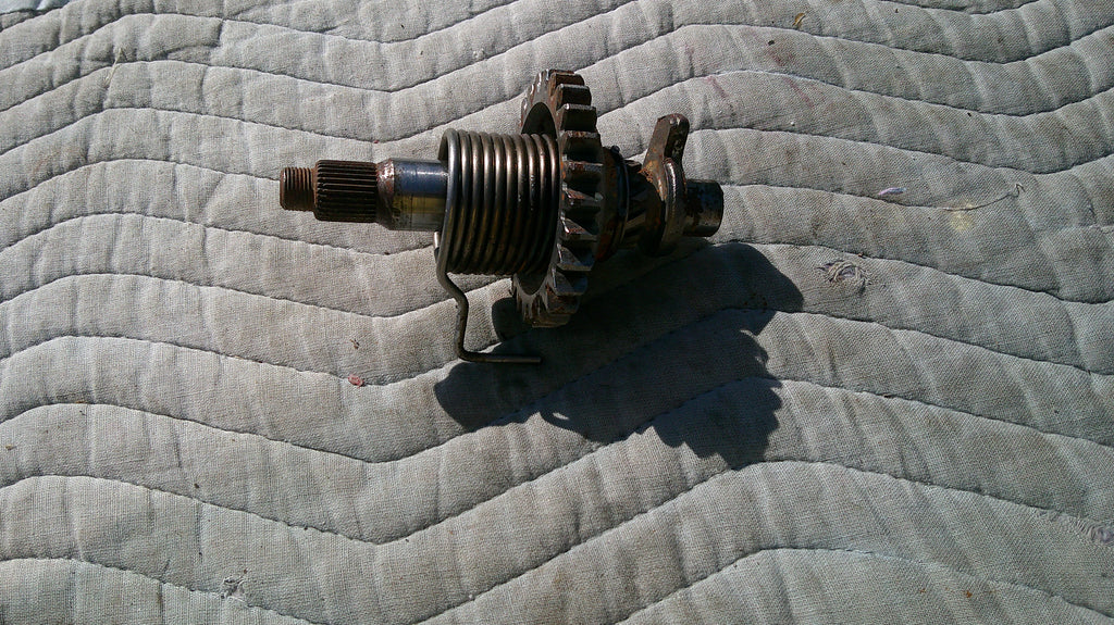1981 Yamaha IT/YZ 465 490 kick starter gear and spring assembly