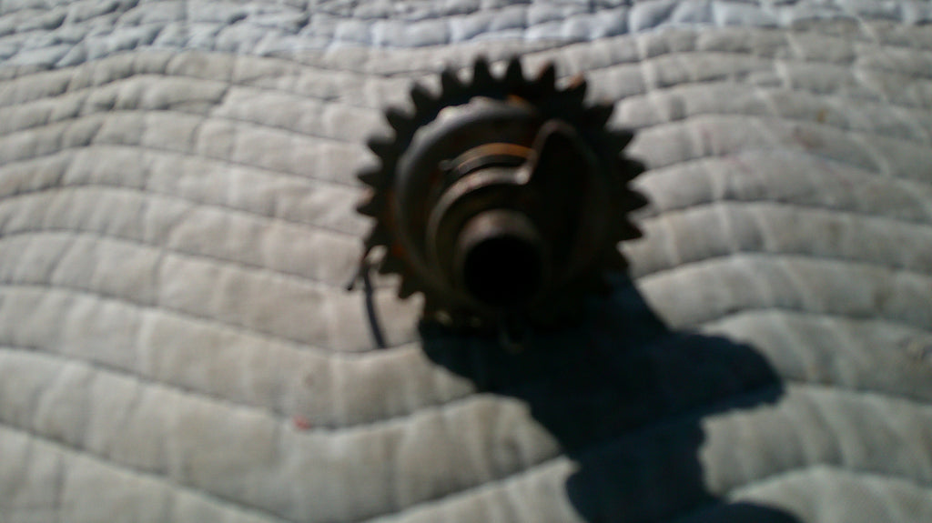 1981 Yamaha IT/YZ 465 490 kick starter gear and spring assembly