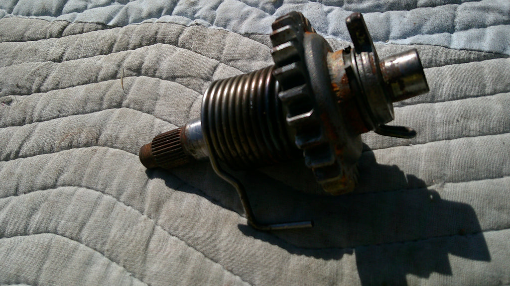 1981 Yamaha IT/YZ 465 490 kick starter gear and spring assembly