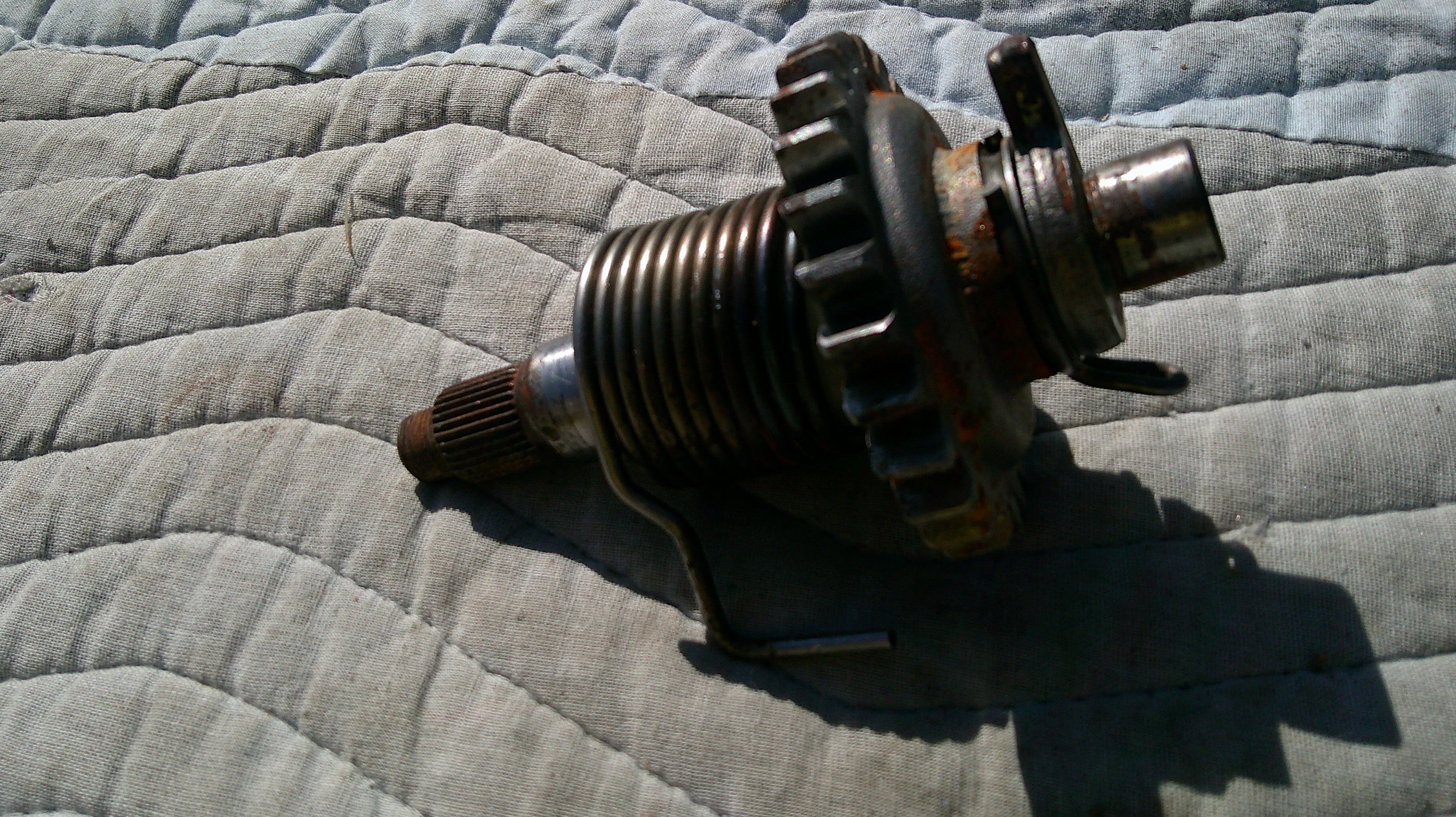 1981 Yamaha IT/YZ 465 490 kick starter gear and spring assembly