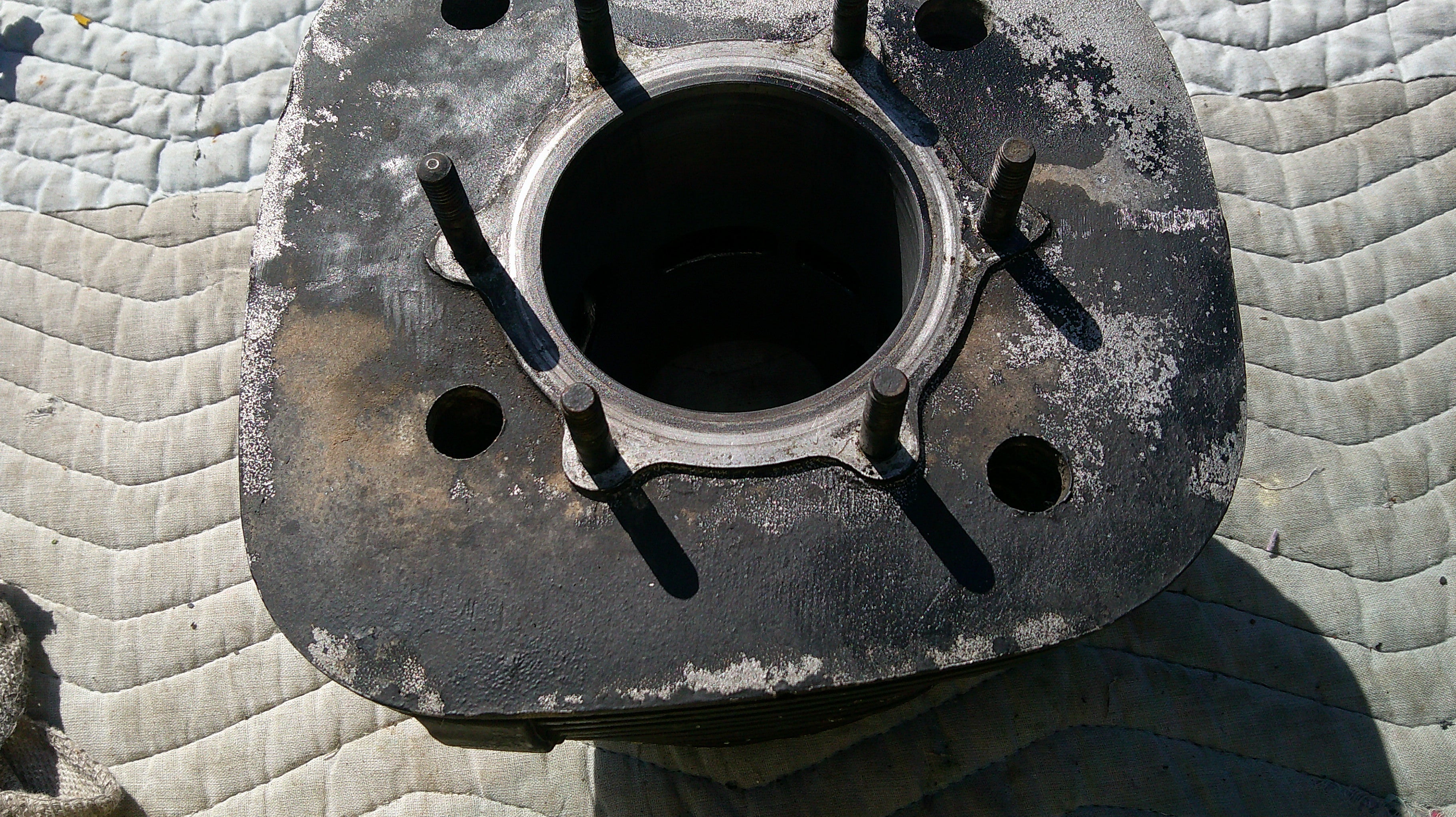Cylinder jug for a 1981 Yamaha YZ/IT465