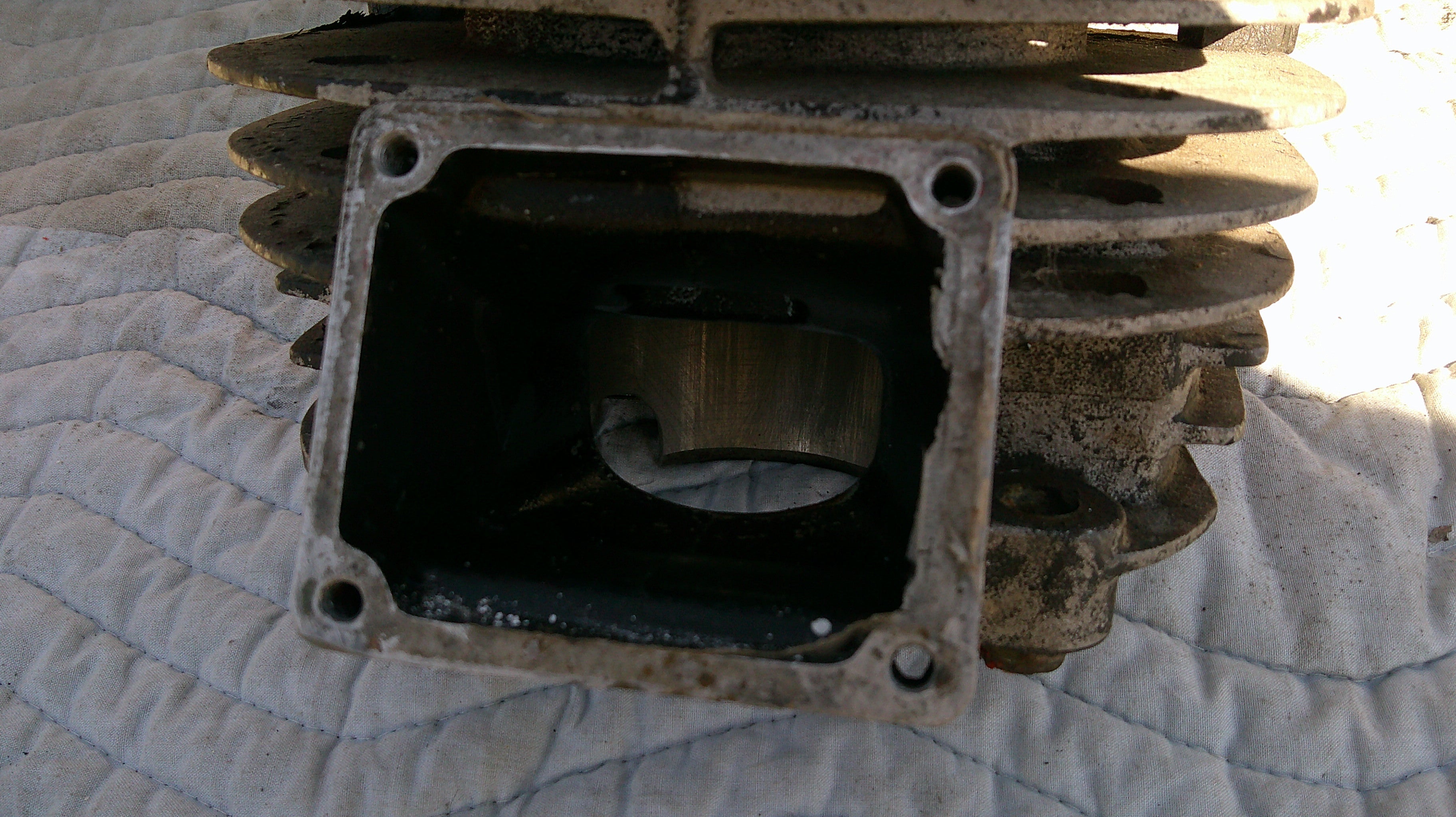 Cylinder jug for a 1981 Yamaha YZ/IT465