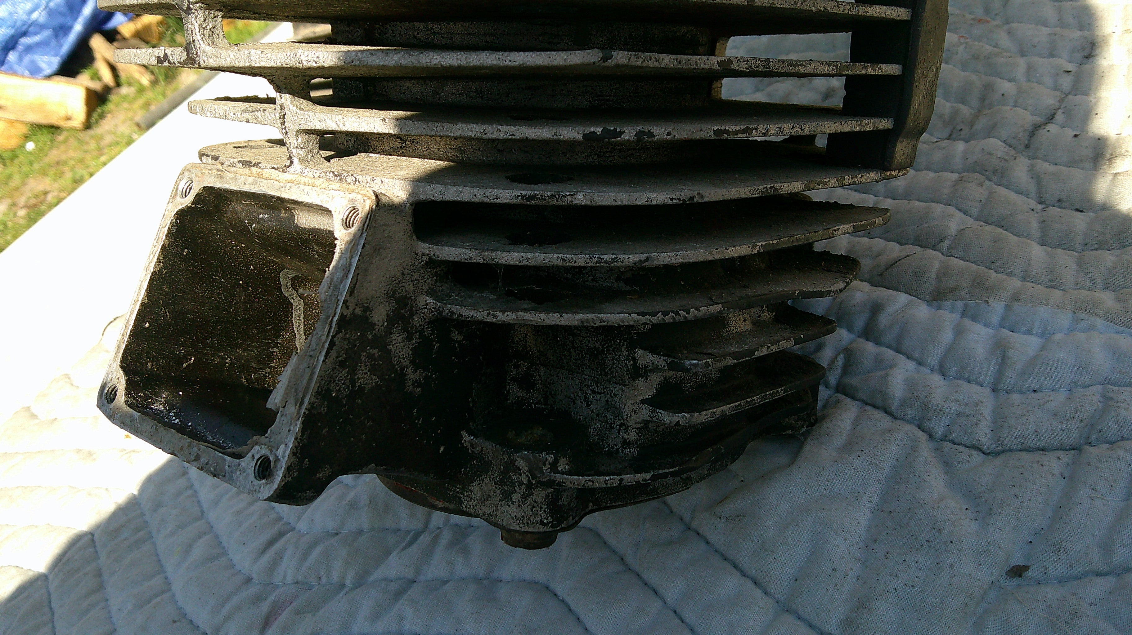 Cylinder jug for a 1981 Yamaha YZ/IT465